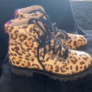 STEVE MADDEN LEOPARD BOOTS!!!